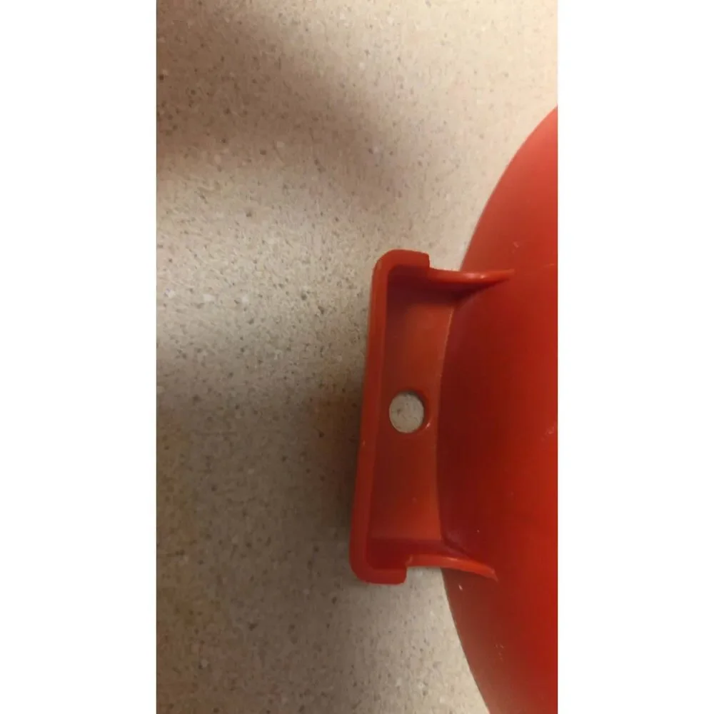 Vintage Tupperware 2 qt red colander Strainer with handle 1523-6
